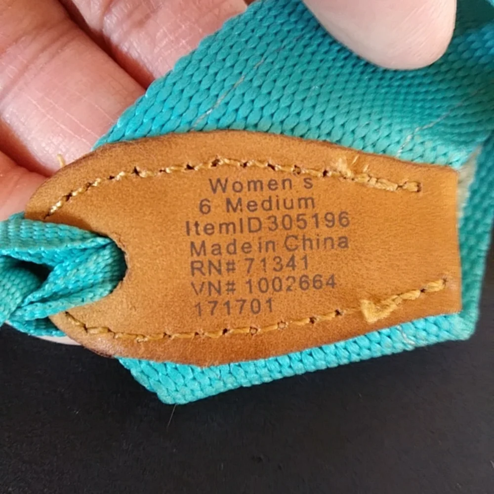 L.L. Bean Original Maine Isle Flip Flops Sandals 6M Aqua Fish Motif